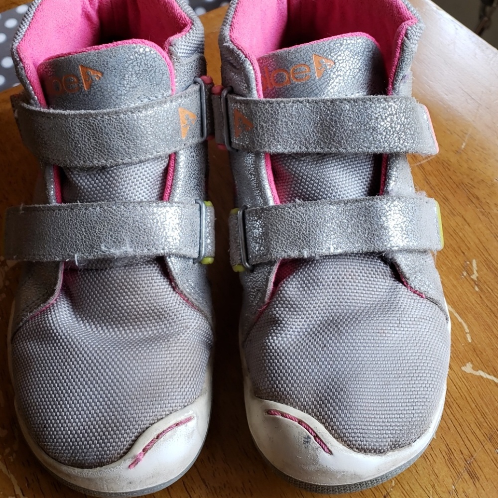 Plae shoes